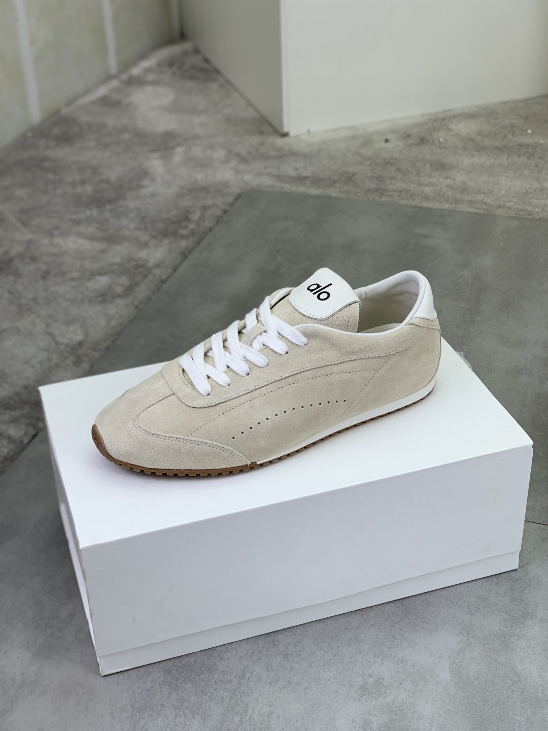Alo Gum Sole Low-Top Sneakers